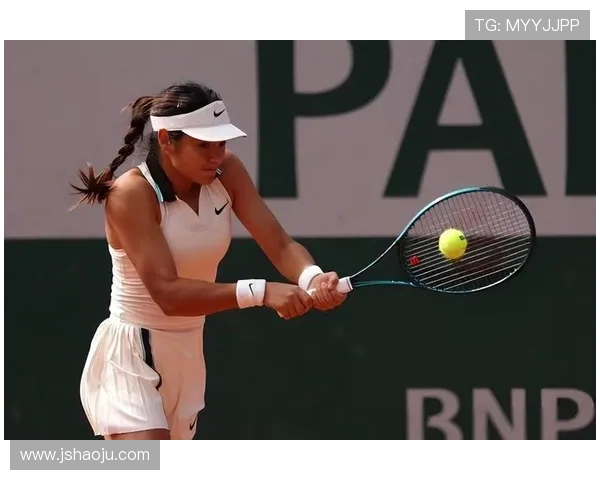 网球赛场新星崛起 强势挑战老将引发关注全新赛事形式掀起热议