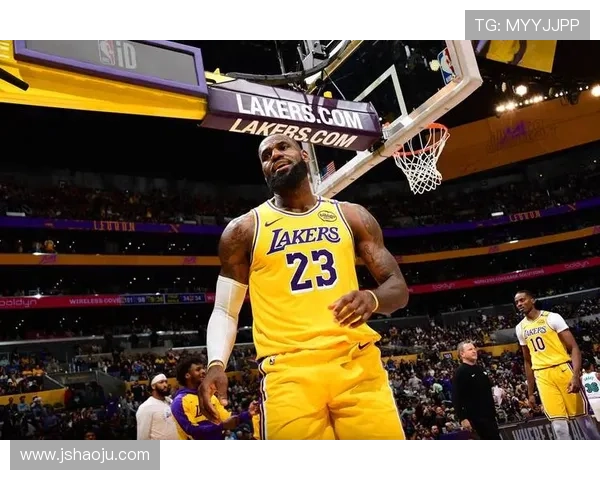 NBA最新动态：詹姆斯复出带领湖人迎战勇士 火箭年轻阵容迎接赛季挑战