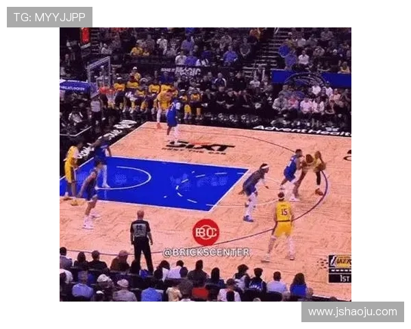 NBA赛季新动态:詹姆斯领衔湖人冲击总冠军 东契奇状态火热掀起联盟风潮 NBA赛季新动态:詹姆斯领衔湖人冲击总冠军 东契奇状态火热掀起联盟风潮