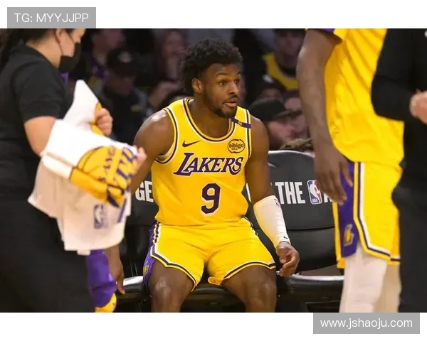 湖人勇士交易流言再起季后赛席位争夺白热化联盟格局生变新赛季前景